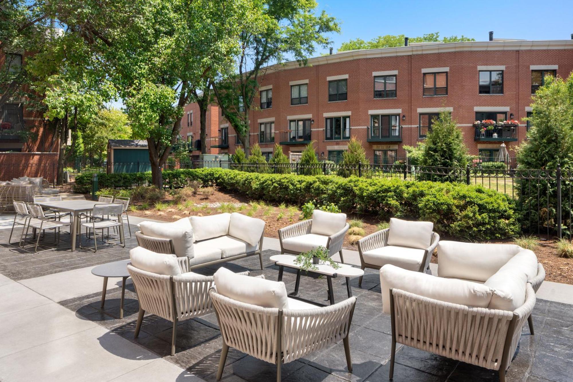 Courtyard By Marriott Chicago At Medical District-Uic Hotel Exterior foto